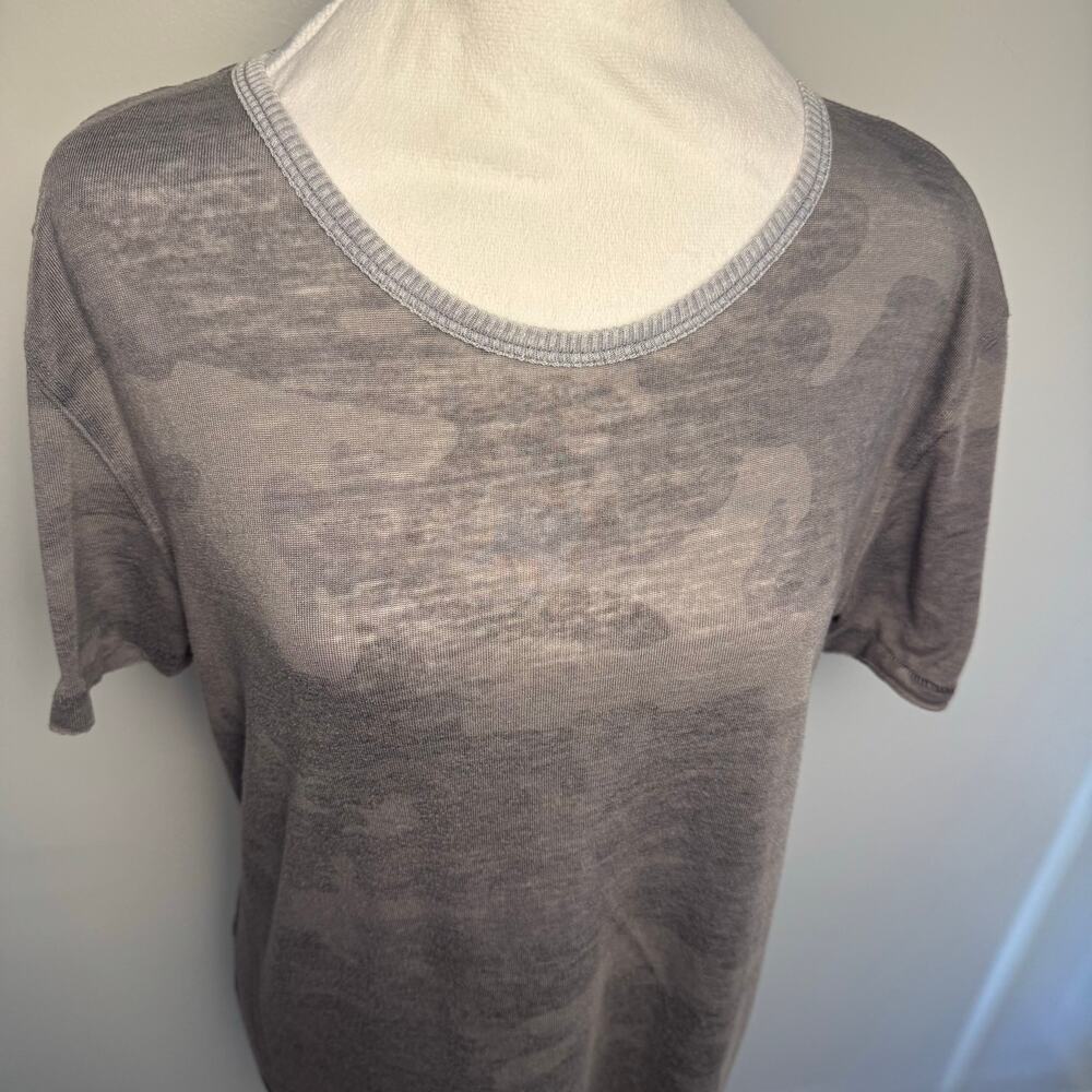 Free People We the Free XS distressed soft gray camo t shirt split hem - Picture 7 of 12